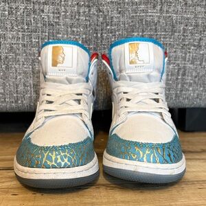 Jordan 1 Mid NC to CHI size 6Y used no box